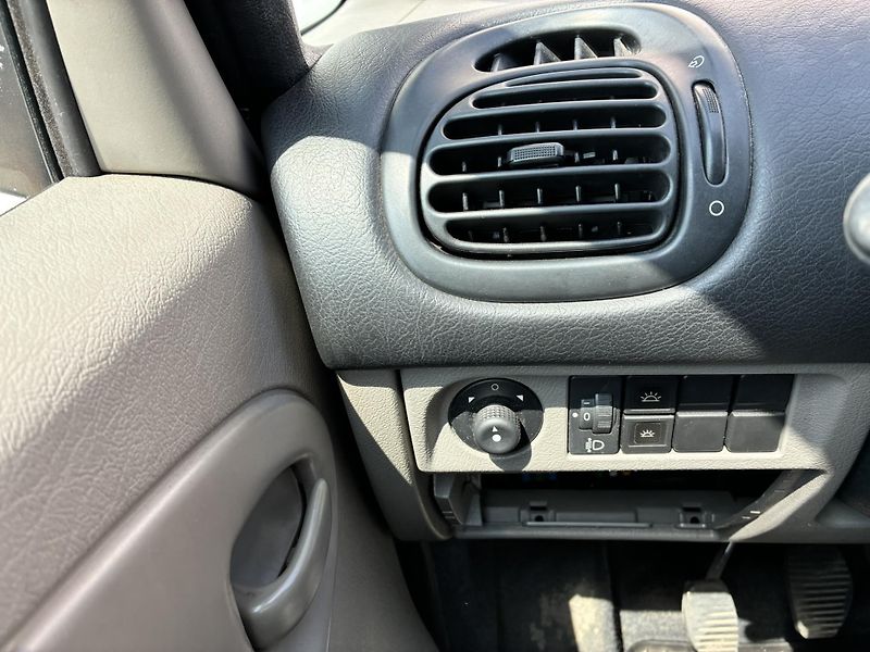 Citroën Xsara Picasso 1.6 i 70kW - fotka 13 z 19