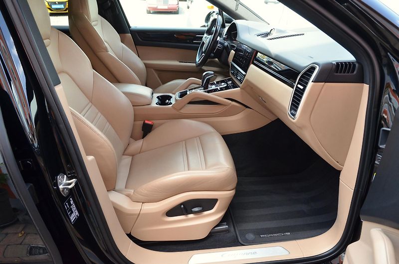 Porsche Cayenne (2022) // REZERVOVÁNO // - fotka 11 z 45