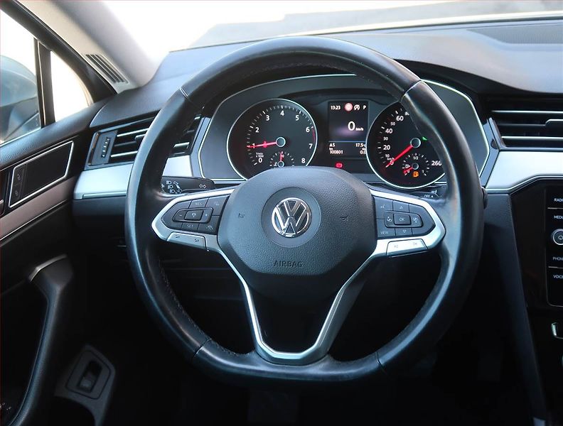 Volkswagen Passat (2019) 1.5 TSI - fotka 16 z 25