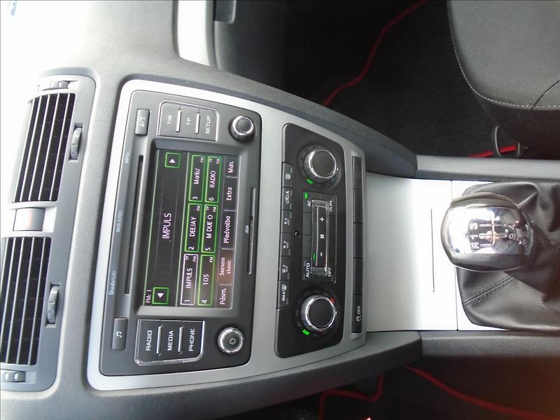 Škoda Octavia 1,6 - fotka 25 z 25