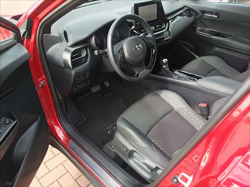 Toyota C-HR 1,8 Style - fotka 11 z 20