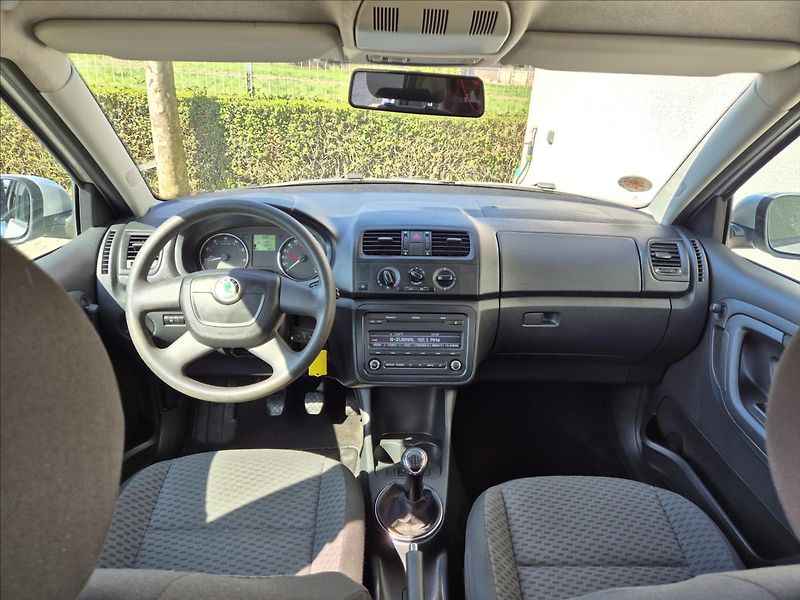 Škoda Fabia (2010) 1,4 i 16V Combi Klima Facelift - fotka 24 z 27