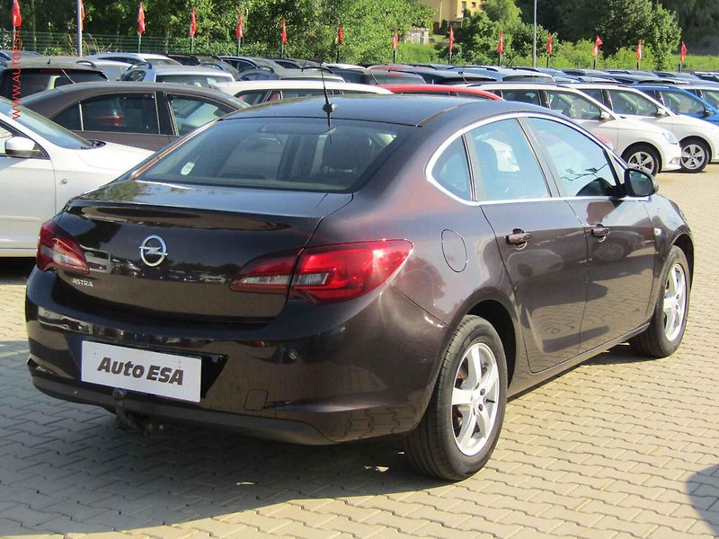 Opel Astra (2014) 1.6i, ČR, servis.kniha - fotka 4 z 20