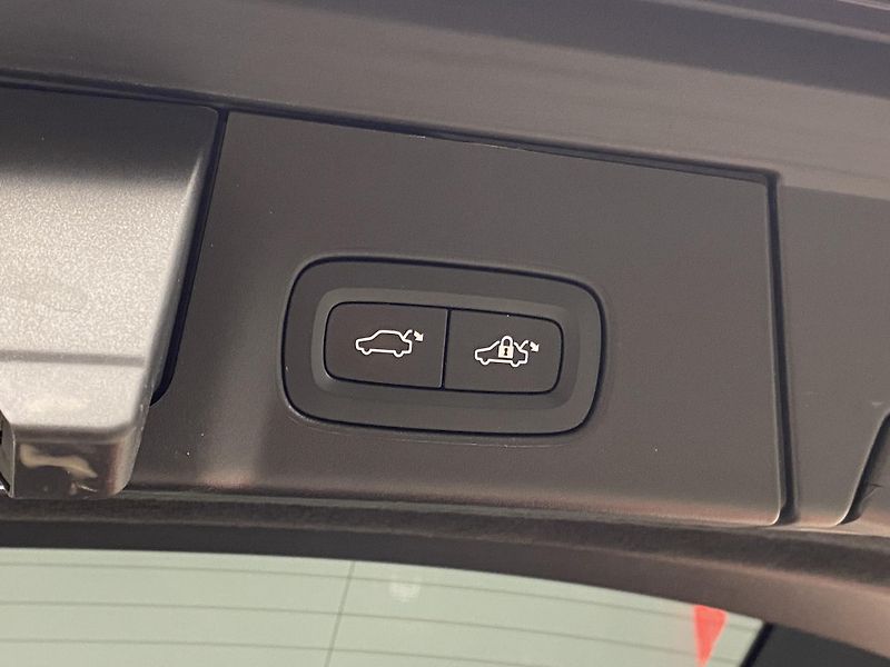 Volvo V90 D4 MOMENTUM AUT  - fotka 30 z 39
