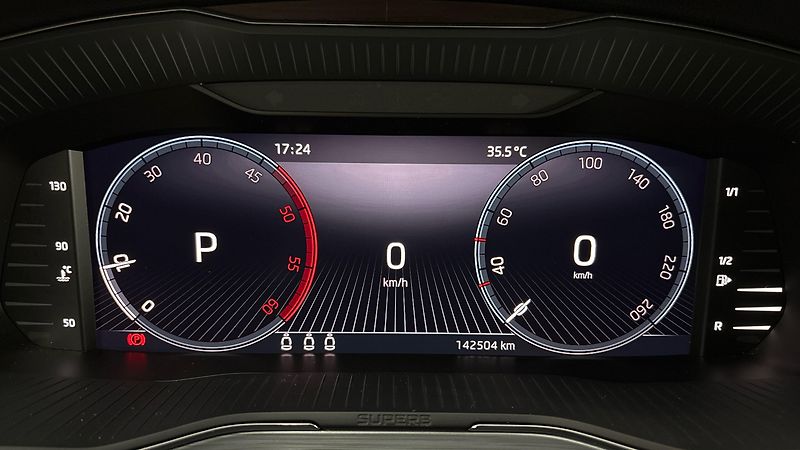 Škoda Superb 2.0 TDI DSG Ambition Combi - fotka 10 z 29