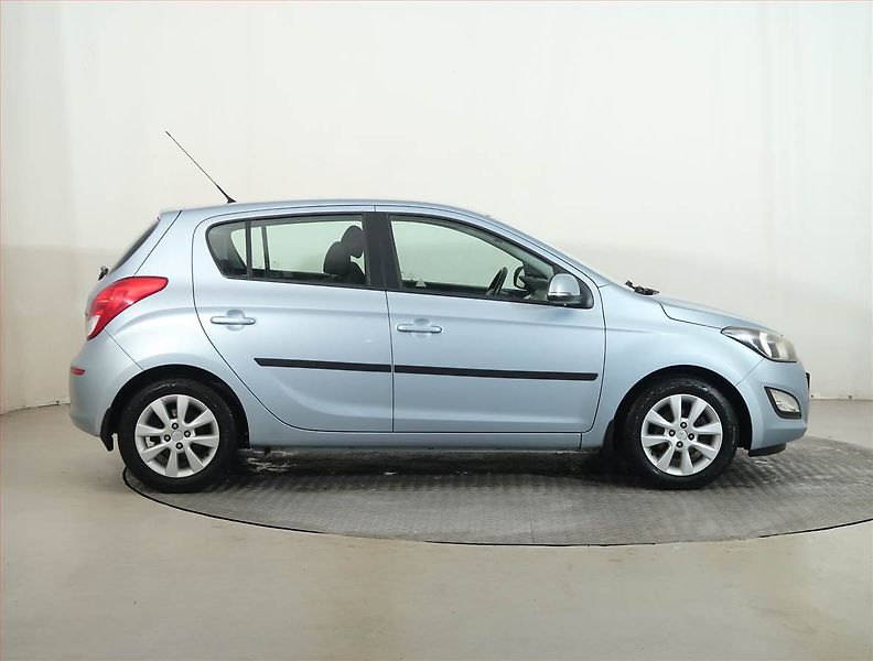 Kia Ceed (2013) Top 1.6 GDI, Serv.kniha - fotka 6 z 17