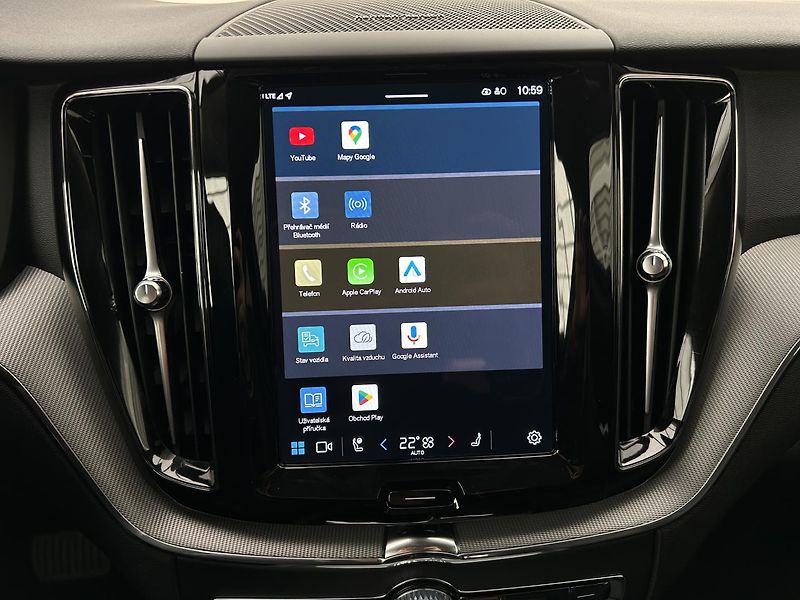 Volvo XC60 2.0  B4 4x4 PLUS  Black - fotka 20 z 29