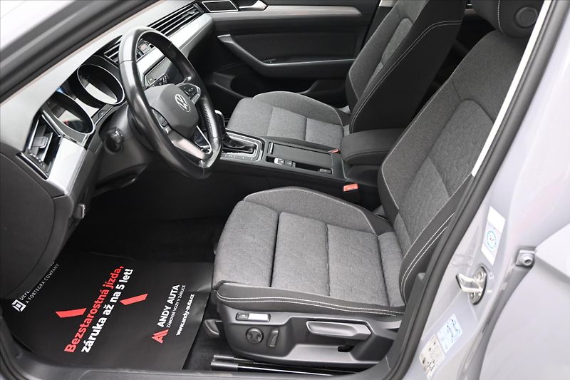 Volkswagen Passat 2,0 TDI 110kW DSG Business Zár - fotka 13 z 31