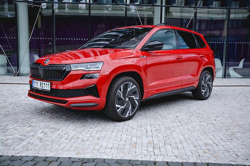 Škoda Karoq (2023) Sportline Exclusive 2,0 TSI 14 - fotka 10 z 37