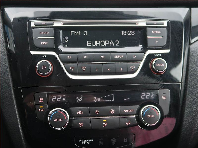 Nissan Qashqai (2015) 1.2 DIG-T, Tempomat - fotka 12 z 17