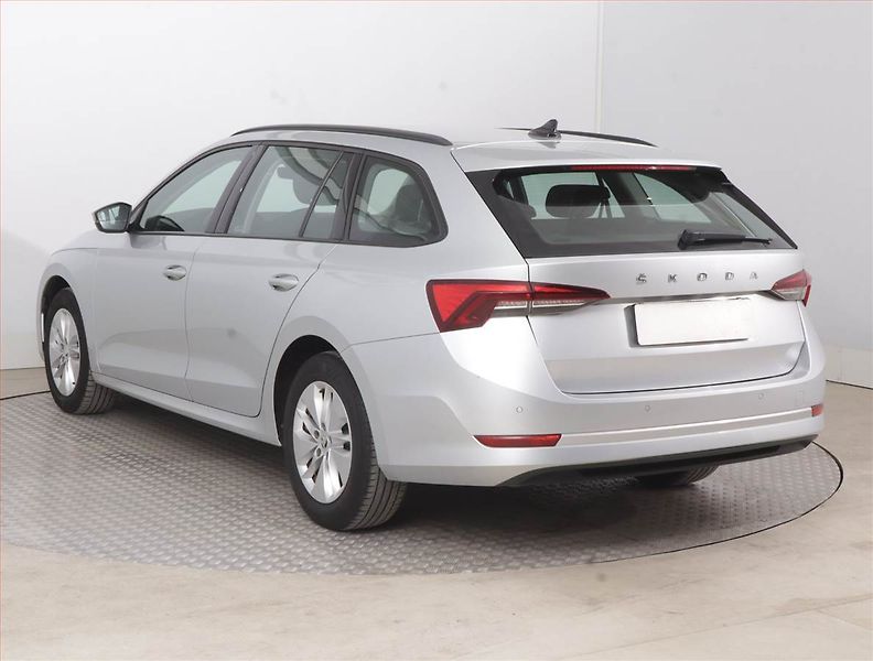 Škoda Octavia (2023) Ambition 2.0 TDI, ČR,1.maj - fotka 4 z 14