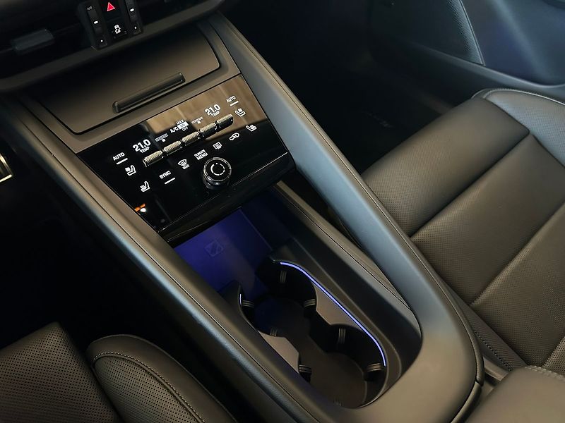 Porsche Macan 4, DriveAssist, Chrono, Masáž - fotka 32 z 37