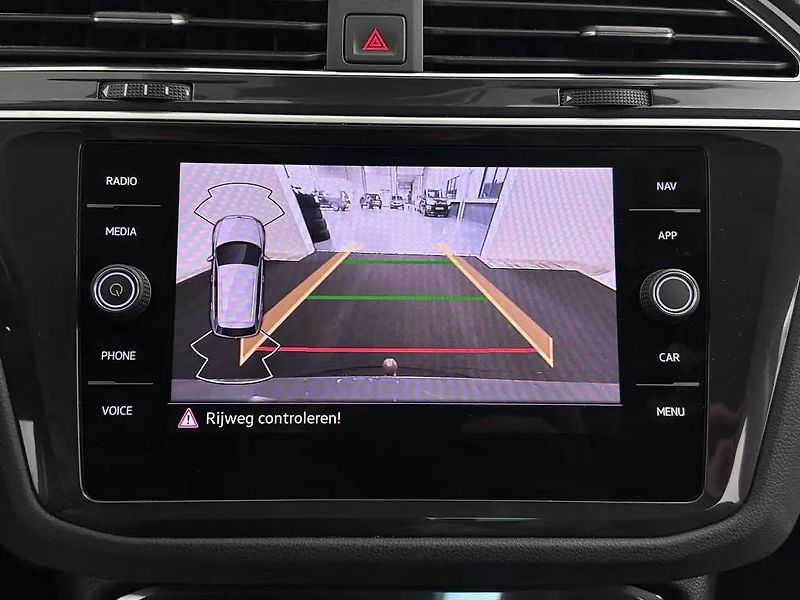Volkswagen Tiguan 1.5TSI LED ACC TZ 1.Maj DPH - fotka 8 z 14