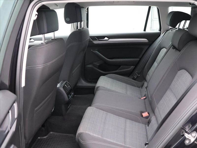 Volkswagen Passat 2,0 110kW BMT DSG Business Var - fotka 14 z 37