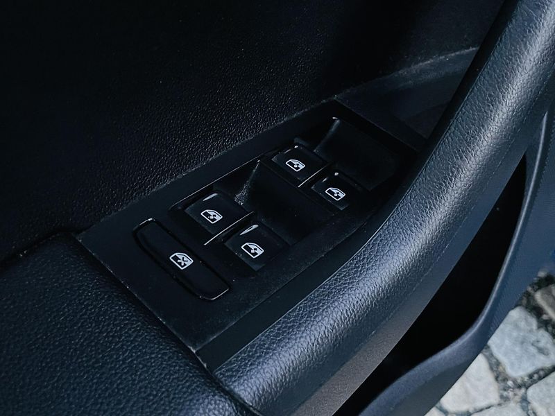 Škoda Octavia 2.0TDI VRS AUTOMAT SENZORY LED - fotka 30 z 45