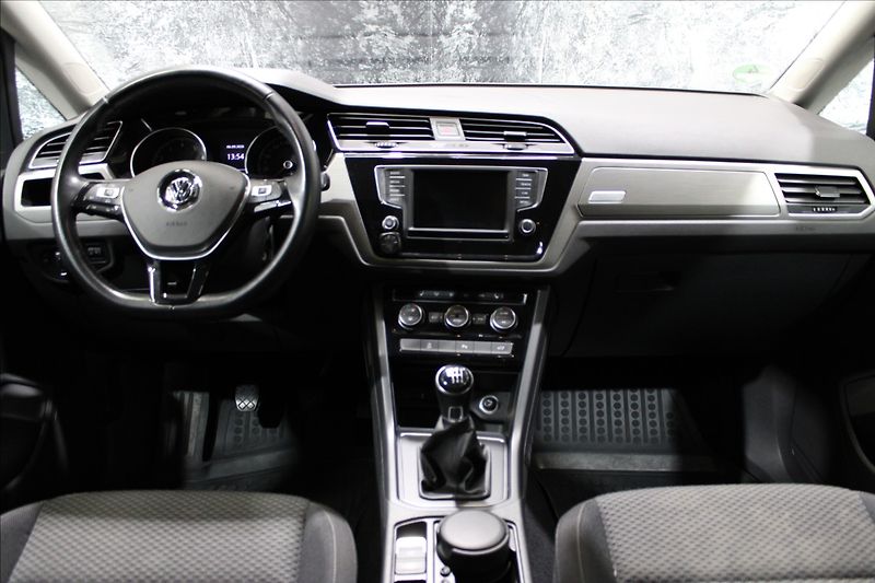 Volkswagen Touran 1,4 TSI Comfortline 7-míst - fotka 29 z 32