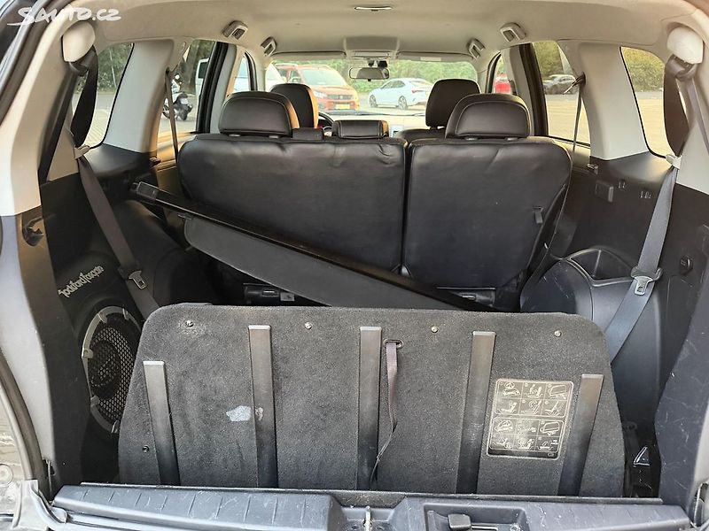 Mitsubishi Outlander (2011) 2.2DI-D,130kw 4x4 7 míst Tažné - fotka 13 z 23