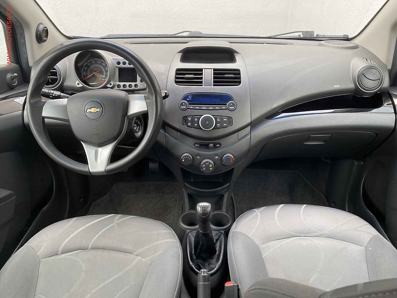 Chevrolet Spark (2011) 1.0i, AC - fotka 8 z 15