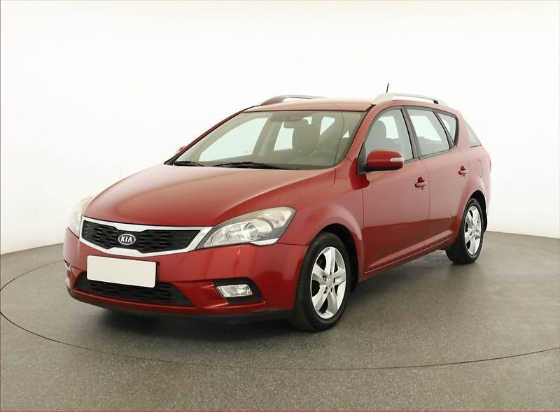 Kia Ceed (2011) 1.6 CRDi, Serv.kniha - fotka 2 z 15