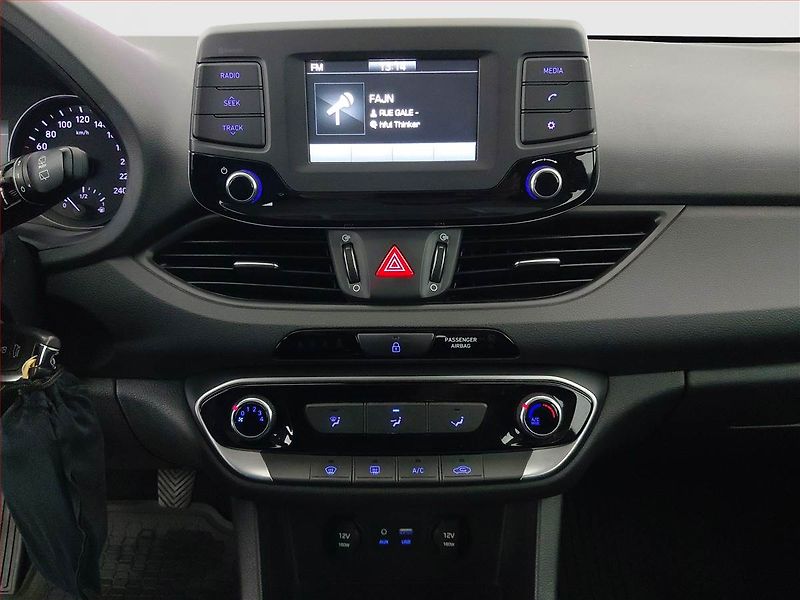 Hyundai i30 (2017) 1.0 T-GDI, ČR,1.maj - fotka 12 z 18