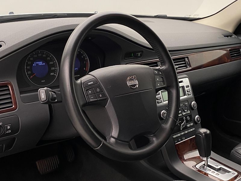 Volvo XC70 3.2 AWD MOMENTUM AUT CZ - fotka 17 z 42