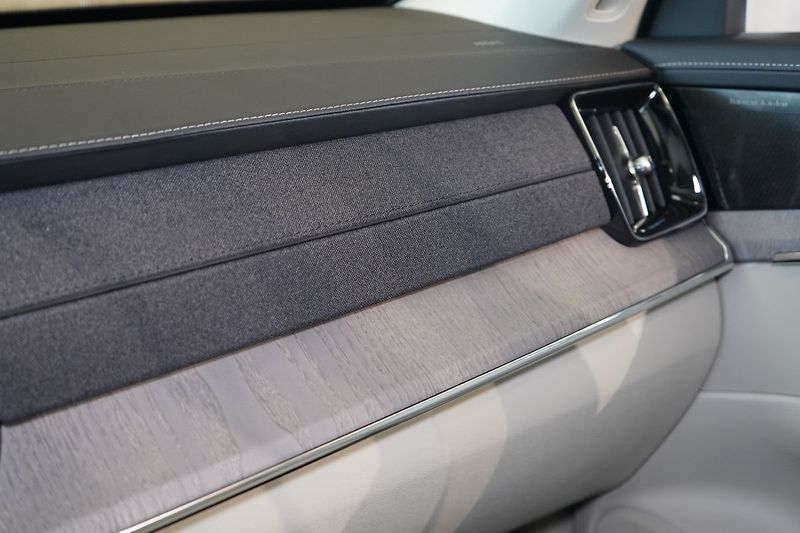 Volvo XC90 B5 PLUS Dark, Vzduch, 360° - fotka 45 z 53