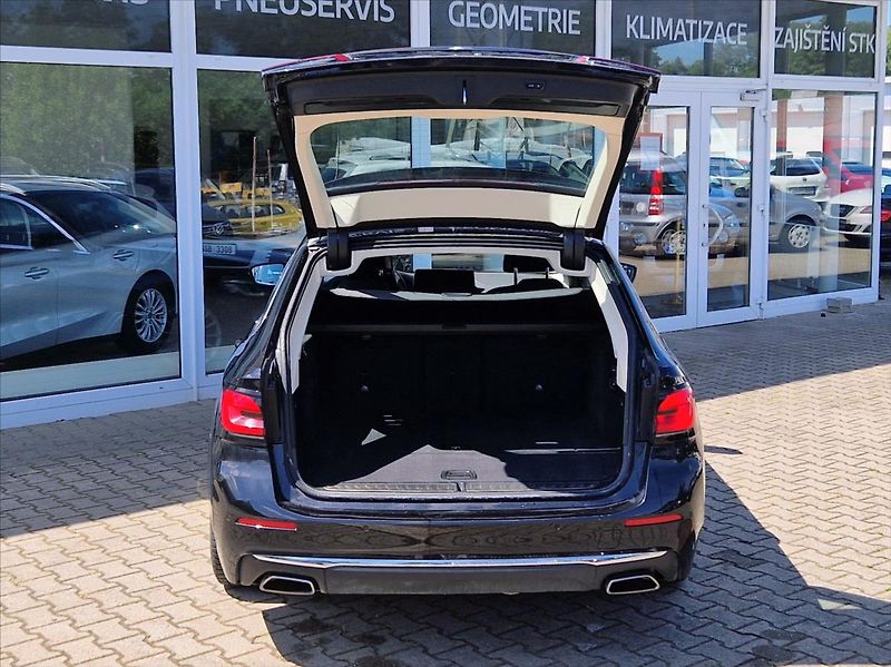 BMW Řada 5 3,0 530d TOURING KOMPLETVÝBAVA - fotka 9 z 39