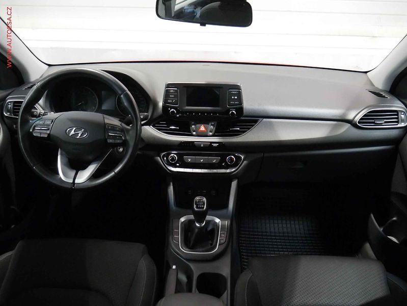 Hyundai i30 (2018) 1.0 T- GDI, ČR, servis.kniha - fotka 8 z 18