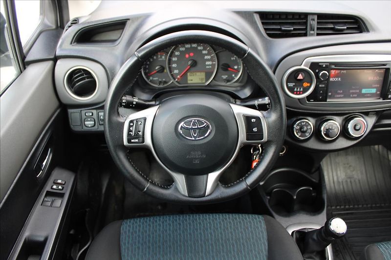 Toyota Yaris 1,0 VVT-i  NOVÉ V ČR,1.MAJITEL - fotka 10 z 23