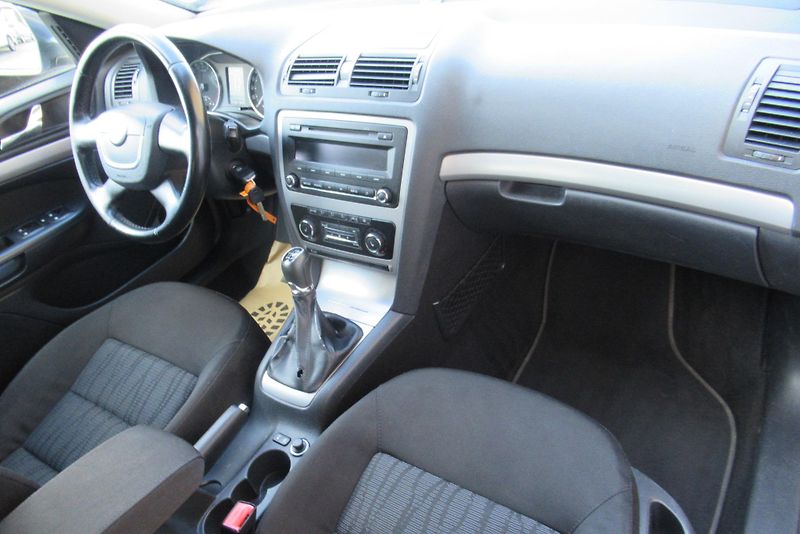 Škoda Octavia 1.6 TDi AUT. KLIMA SADA KOL - fotka 15 z 31