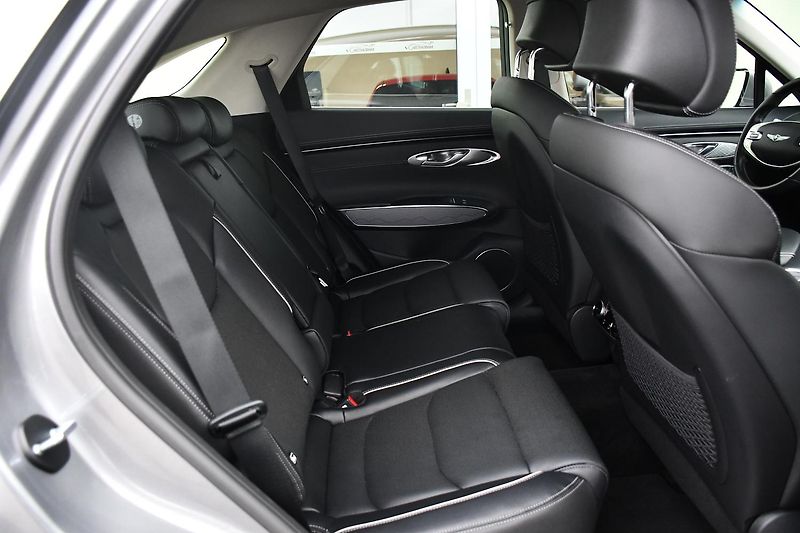 Genesis GV70 2.5T AWD AT8 LUXURY LINE - fotka 21 z 46