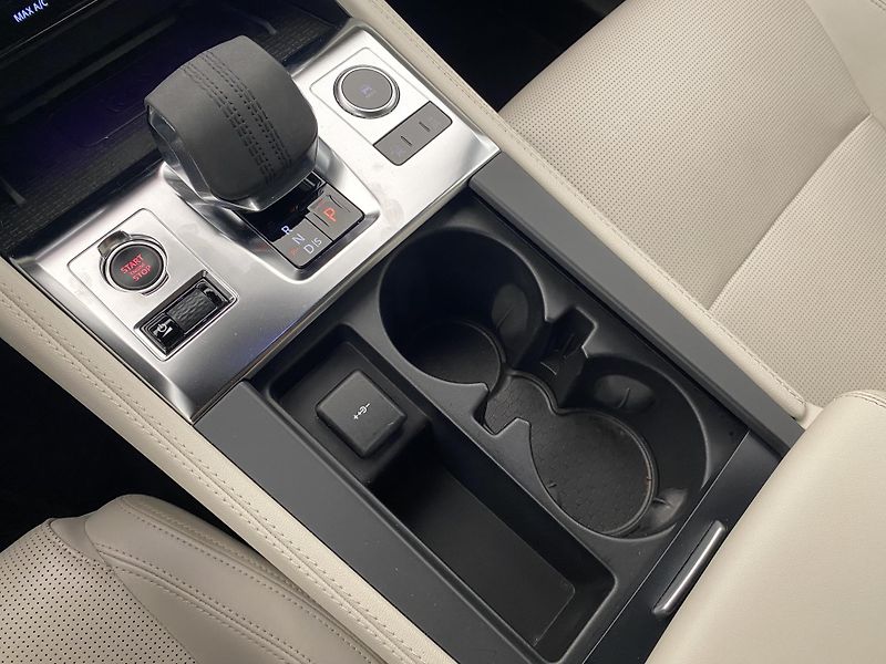 Jaguar F-Pace D300 R-DYNAMIC HSE AWD AUT CZ - fotka 26 z 48