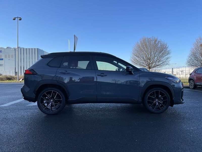 Toyota Corolla Cross 2.0 Hybrid GR Sport - fotka 2 z 30