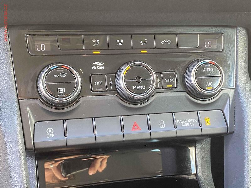 Škoda Karoq (2018) 1.0 TSi, Ambition, navi - fotka 14 z 16