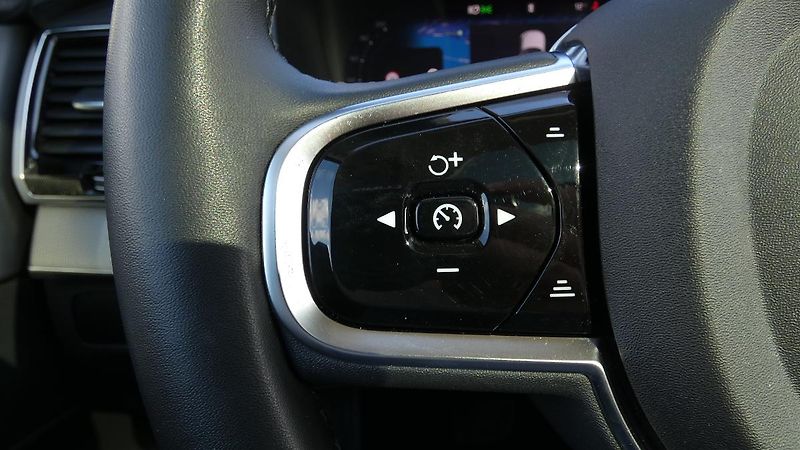 Volvo XC90 B5 AWD Plus Bright 7 míst - fotka 11 z 27