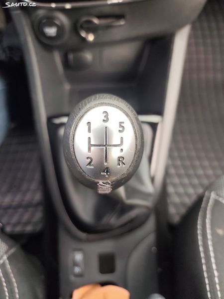 Renault Clio (2015) - fotka 28 z 30