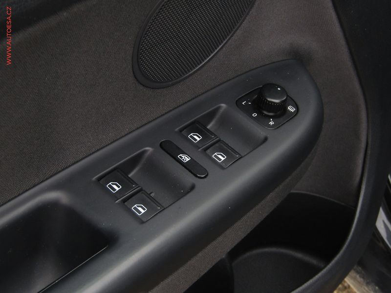 Volkswagen Golf Plus (2011) 1.6 TDi, AC - fotka 11 z 18