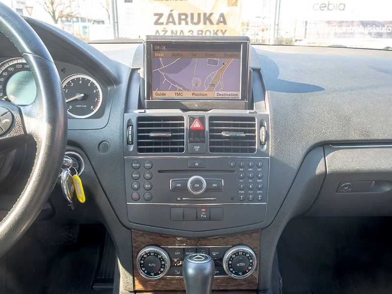 Mercedes-Benz Třídy C (2009) 200 135KW mat – NAVIGACE - fotka 21 z 46