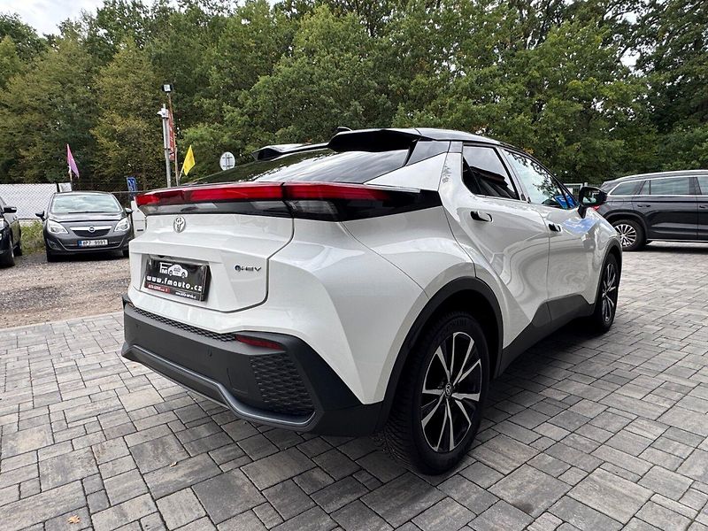 Toyota C-HR (2025) 1.8 Hybrid 140k Executive - fotka 5 z 32