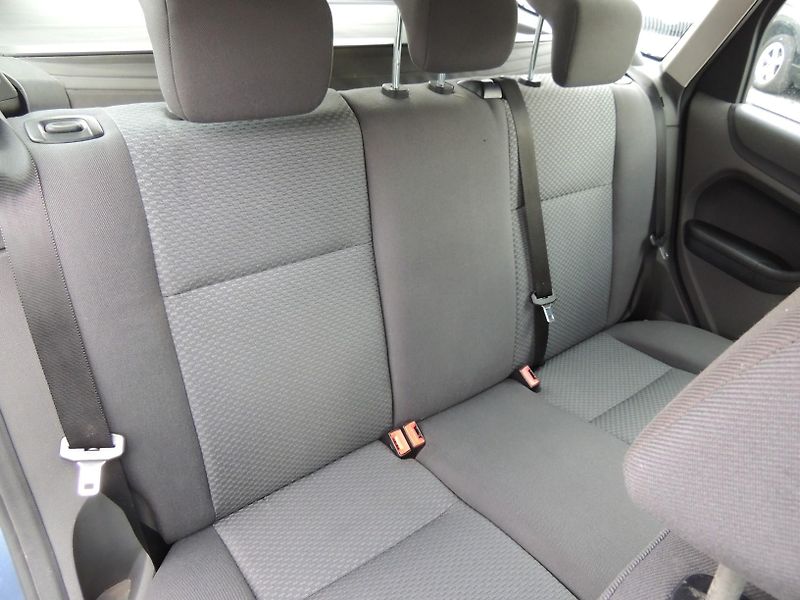 Ford Focus (2006) 1,6TDCi,80kw,Combi,klima - fotka 23 z 30