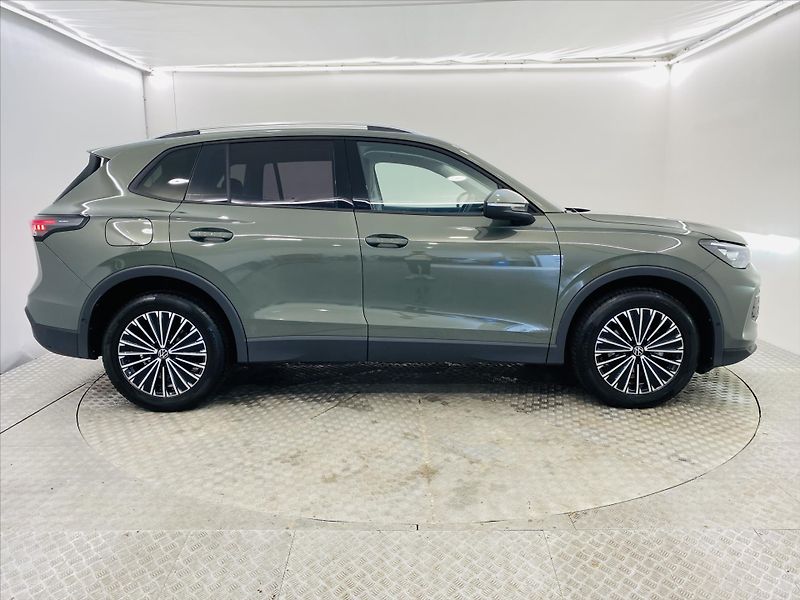 Volkswagen Tiguan 1,5 eTSI DSG 110 kW Life - fotka 24 z 25