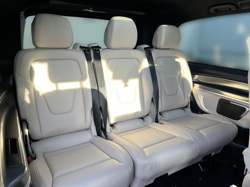 Mercedes-Benz Třídy V 300 d 4MATIC EXCLUSIVE AMG - fotka 23 z 28