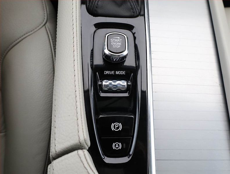 Volvo XC90 (2018) D5 AWD - fotka 13 z 21