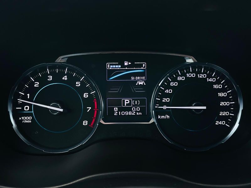Subaru Forester 2.0i 1.MAJITEL TAŽNÉ SERVISKA - fotka 43 z 48