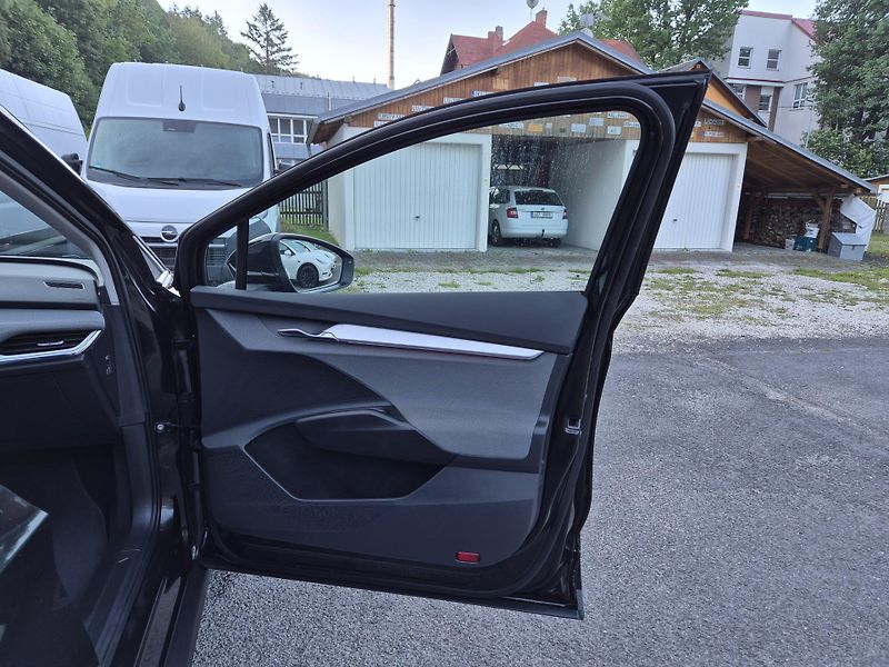 Škoda Enyaq 150kw, iV80 19ALU SOH 95% - fotka 38 z 47