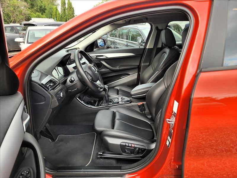BMW X2 18i ,led,navi,kůže,výhřev - fotka 8 z 47