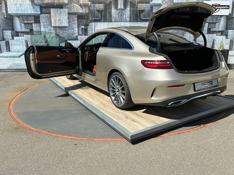 Mercedes-Benz Třídy E (2017) 220D, 143KW, VZDUCH, ACC,  - fotka 9 z 24