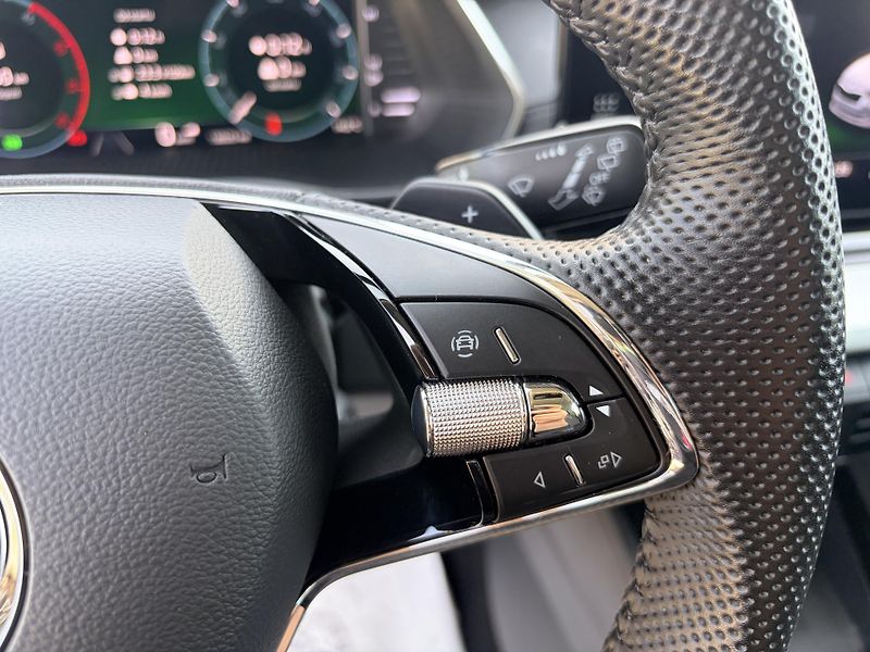 Škoda Octavia 2.0TDI DSG 4x4 STYLE - fotka 16 z 44