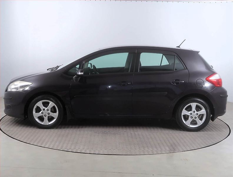 Toyota Auris (2011) 1.6 Valvematic, Tempomat - fotka 3 z 14