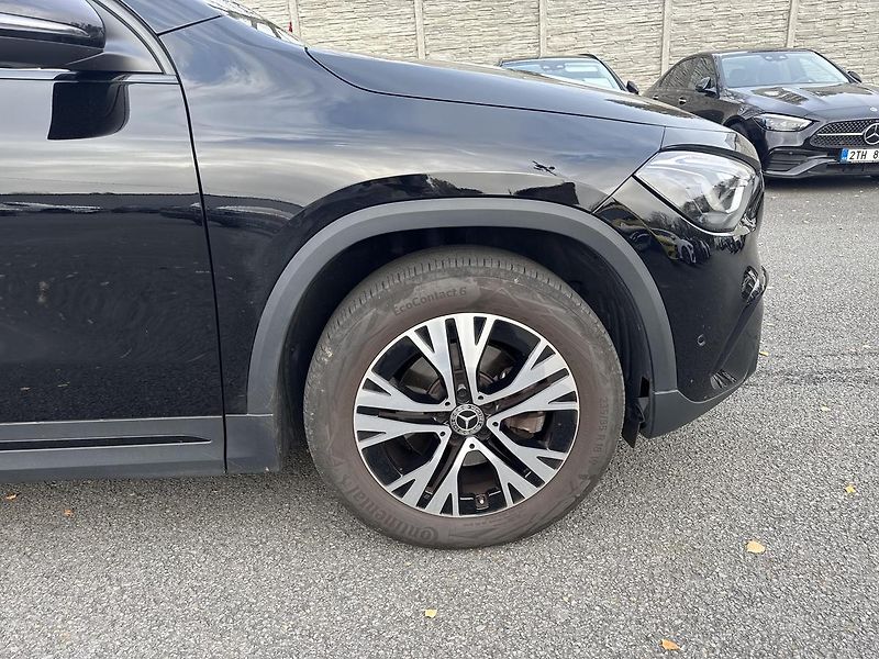 Mercedes-Benz GLA 200d 4MATIC - fotka 16 z 16